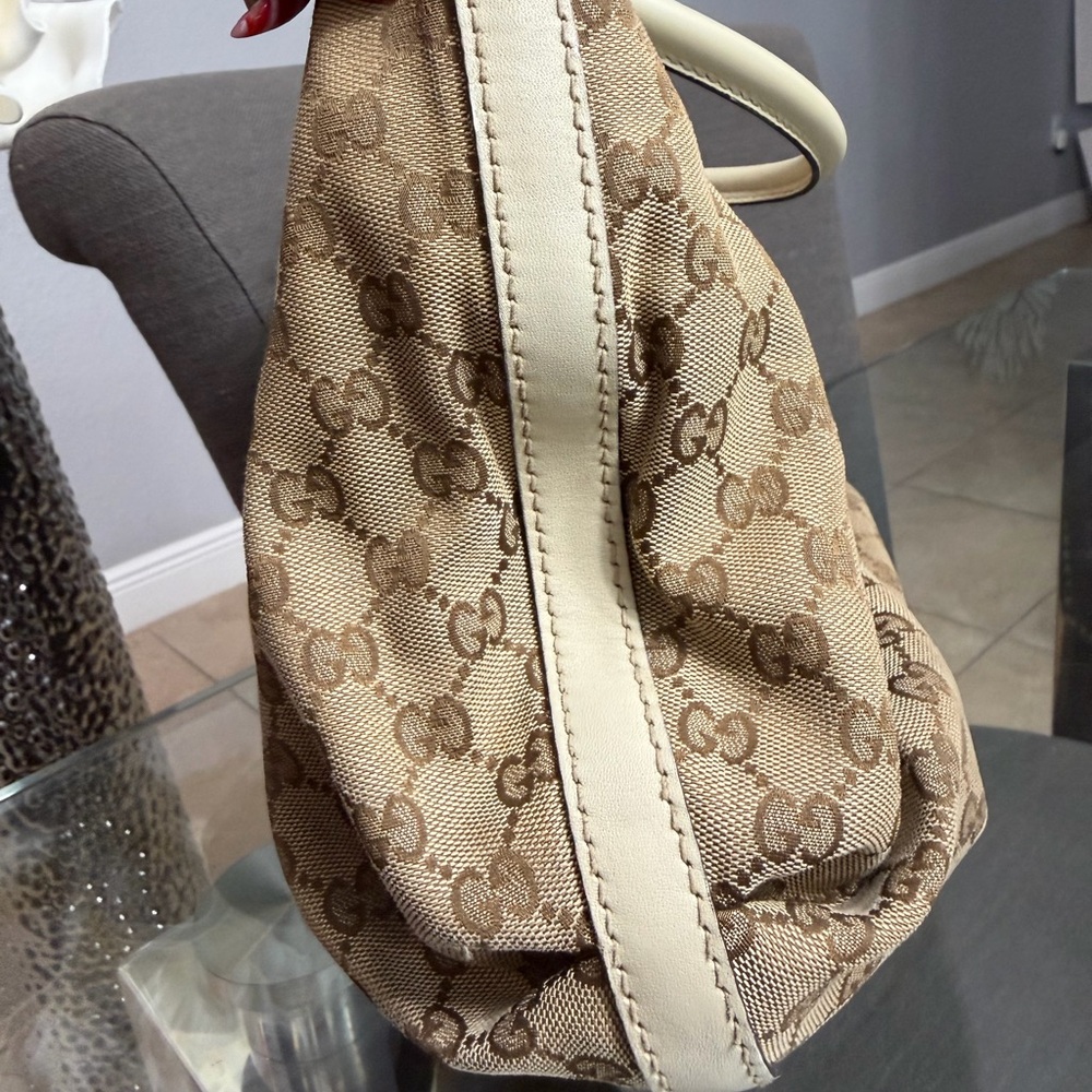 Gucci Beige and Cream Monogram Shoulder Bag - Picture 7 of 11